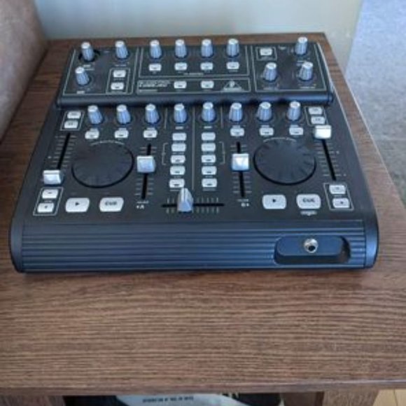 Behringer B-Control Deejay BCD3000 - Picture 2 of 3